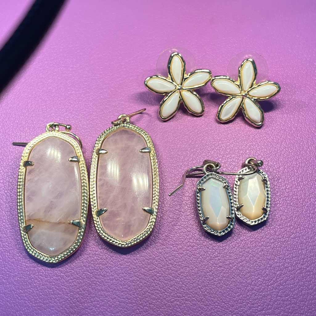 Kendra Scott Earrings!